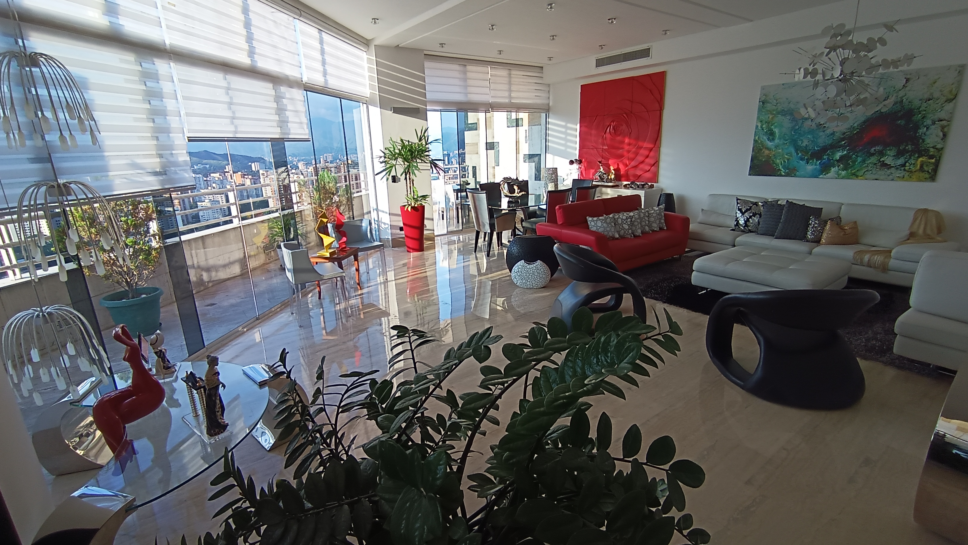 277240 VENTA ESPECTACULAR PENT HOUSE 3 niveles 800m2, Urbanización El Bosque. valencia, estado carab