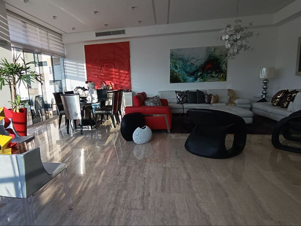 277240 VENTA ESPECTACULAR PENT HOUSE 3 niveles 800m2, Urbanización El Bosque. valencia, estado carab