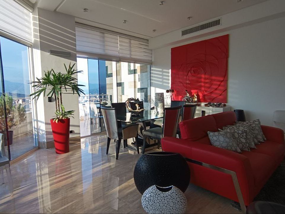 277240 VENTA ESPECTACULAR PENT HOUSE 3 niveles 800m2, Urbanización El Bosque. valencia, estado carab