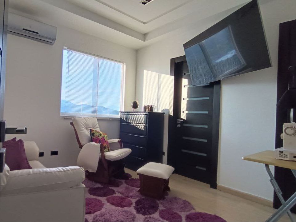 277240 VENTA ESPECTACULAR PENT HOUSE 3 niveles 800m2, Urbanización El Bosque. valencia, estado carab