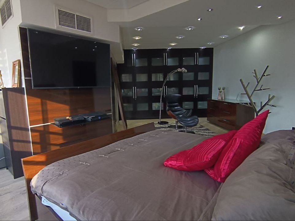 277240 VENTA ESPECTACULAR PENT HOUSE 3 niveles 800m2, Urbanización El Bosque. valencia, estado carab
