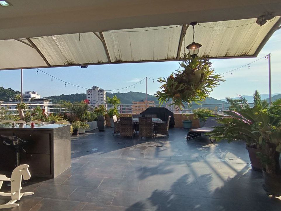 277240 VENTA ESPECTACULAR PENT HOUSE 3 niveles 800m2, Urbanización El Bosque. valencia, estado carab