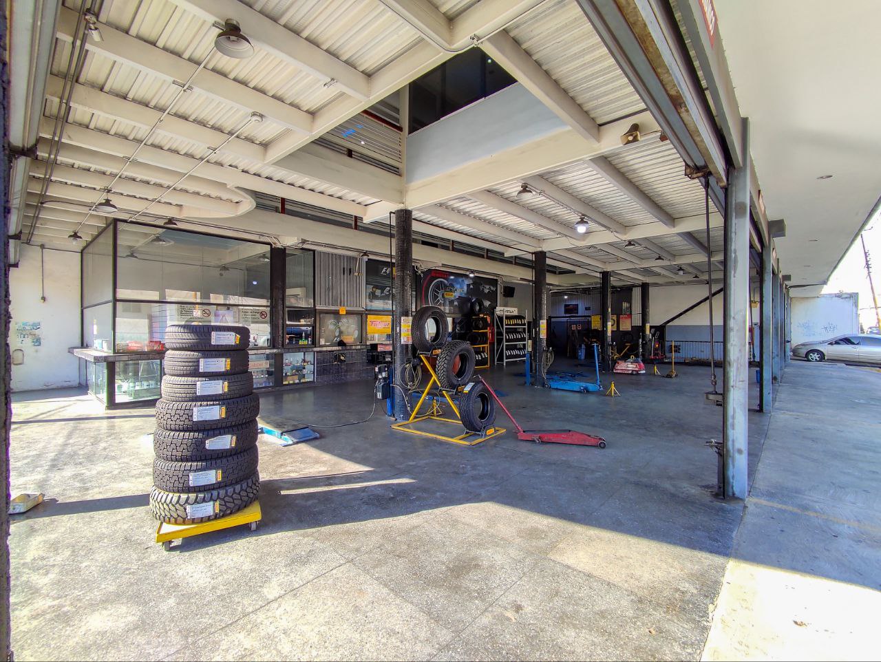 277238 Edificio Local Comercial En Venta 1908mts2 San Blas Valencia, Edo Carabobo. ( Distribuidora y